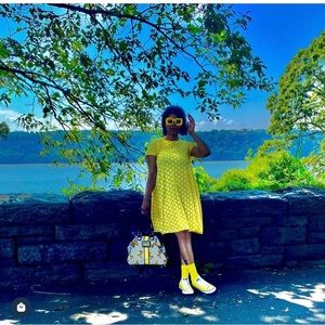 ALL STAR CONVERSE WOMEN SIZE 7 YELLOW EXCELLENT CONDITION BARELY WORN